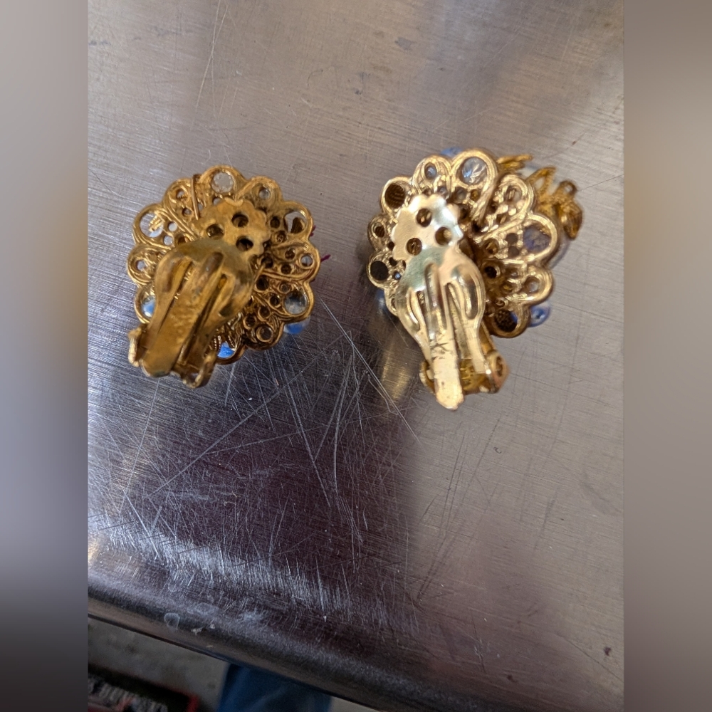 Vintage Earrings  Miriam Haskell Style Blue Pearl Gold Clip Floral - Picture 2 of 2